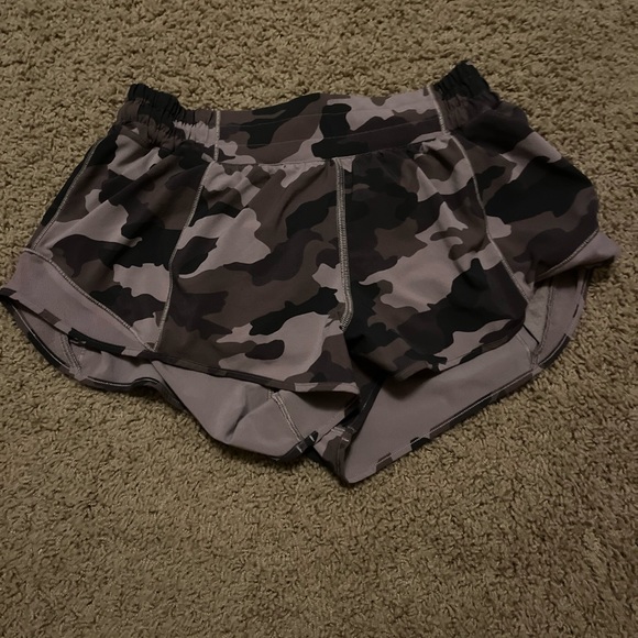 Lululemon hotty hot low rise 2.5”
No longer sold
Size 8
Color: pink/purple camo - Picture 2 of 2